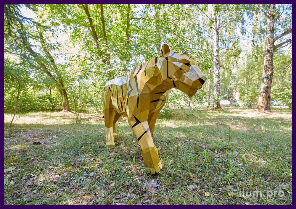 Тигр золотой полигональный - садово-парковая скульптура из крашеной стали