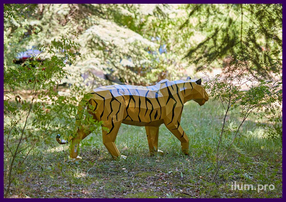 Металлические скульптуры животных для сада или парка - тигры в полигональном стиле