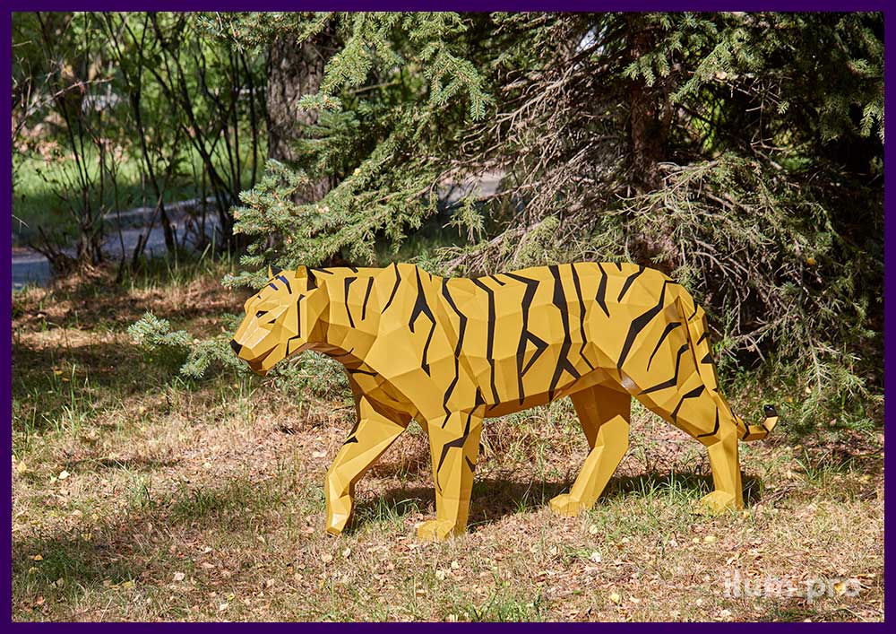 Тигр полигональный золотой - уличный арт-объект для украшения ландшафта