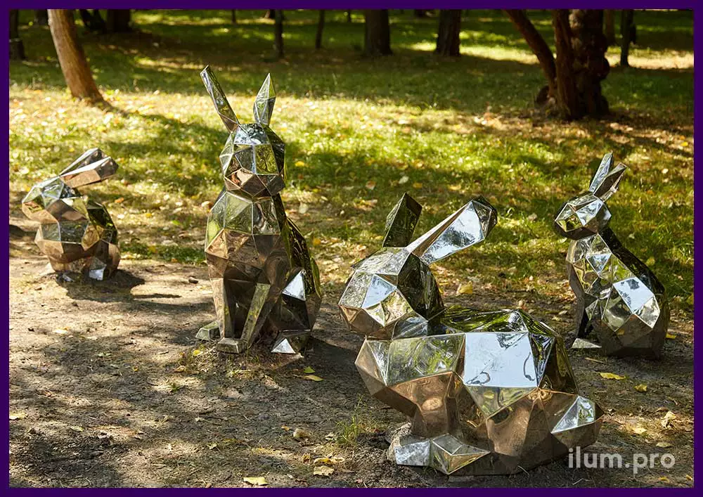Благоустройство парка на западе Москвы, установка полигональных скульптур зайцев из нержавейки
