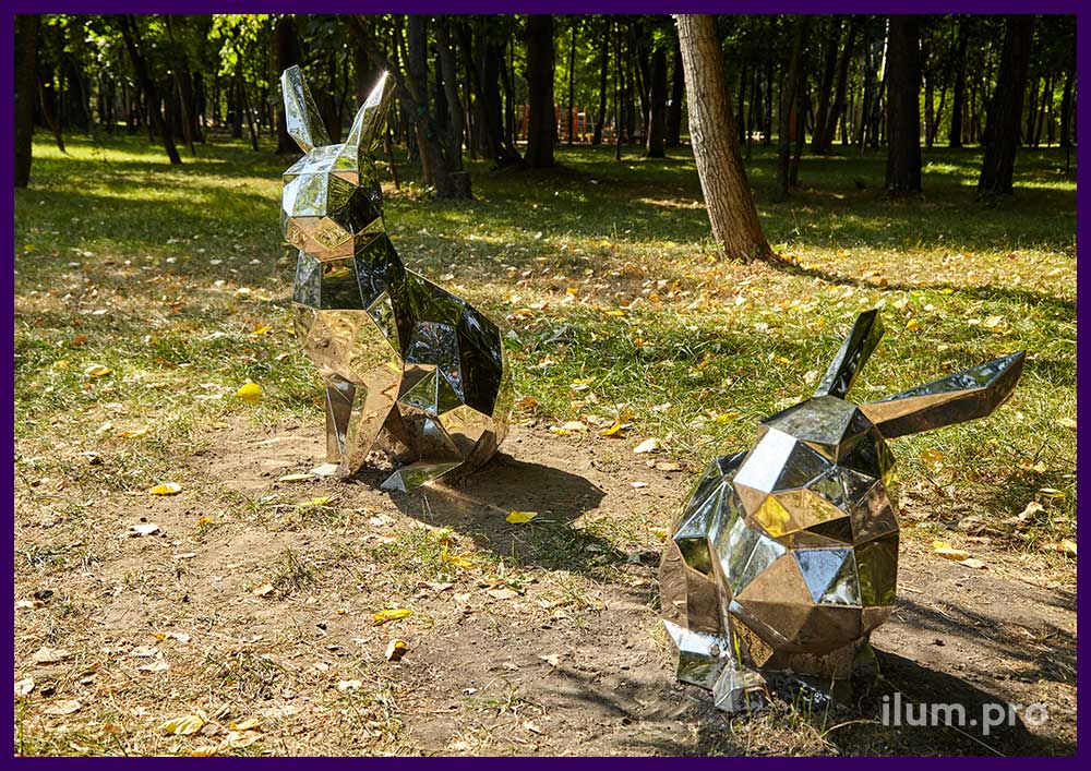 Зеркальные зайцы с полированными полигонами из нержавейки - уличные арт-объекты