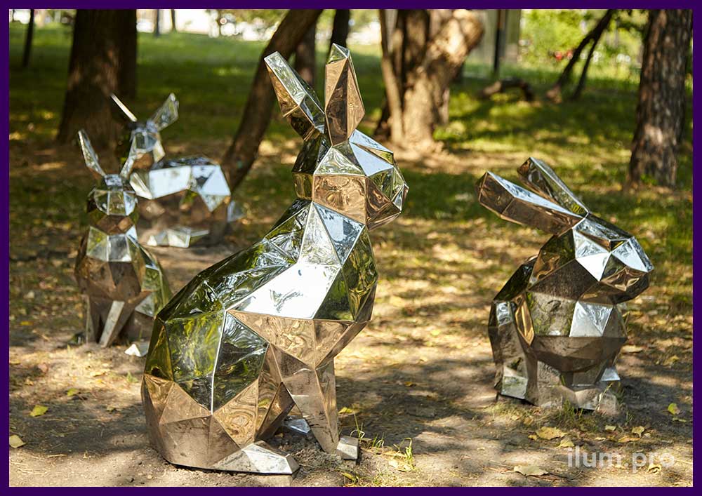 Металлические скульптуры животных из зеркальной нержавеющей стали в полигональном стиле - зайцы разной формы