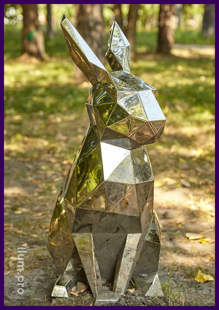 Заяц зеркальный полигональный - металлическая скульптура для нового парка в Москве