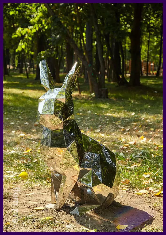Заяц из нержавеющей стали с плоскими полигонами - скульптура для украшения ландшафта в парке