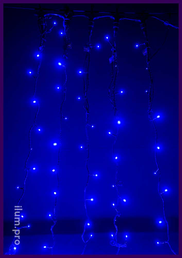 Уличный светодиодный спайдер синего цвета с 5 нитями длиной 20 метров на чёрном проводе