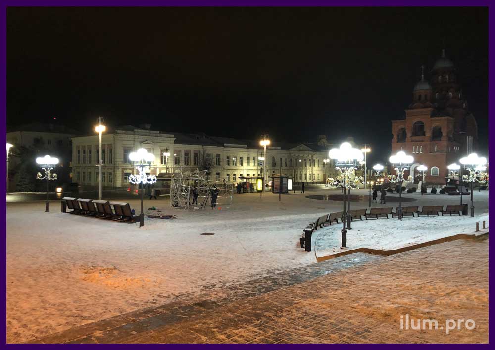 Новогодняя иллюминация во Владимире в процессе монтажа, установка фотозон и подключение консолей