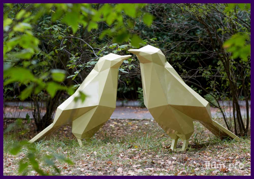 Воробьи полигональные золотистые - стальные скульптуры для парков и скверов