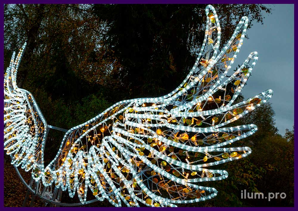 Крылья ангела – личная фотозона с подсветкой гирляндами и декором блёстками и акрилом на каркасе из алюминия