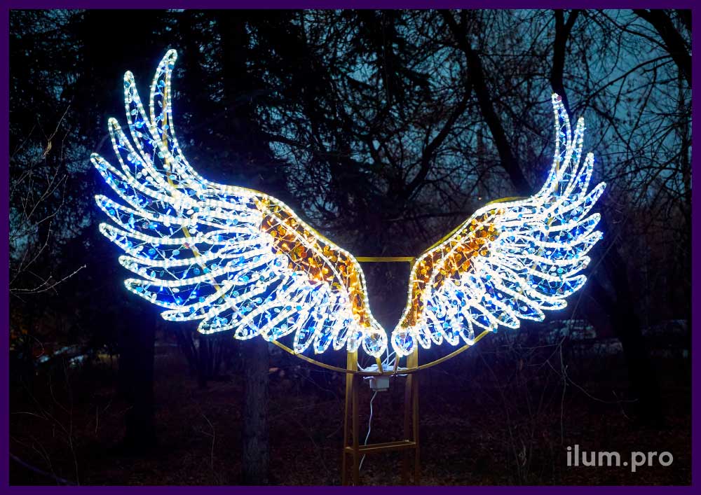 Фотозона крылья из гирлянд и металлического каркаса для украшения улицы и помещений на праздники