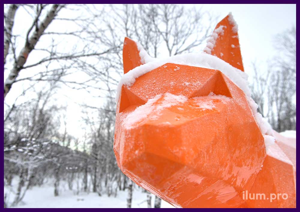 Оранжевая лиса в полигональном стиле - благоустройство парка в Кировске скульптурами из металла