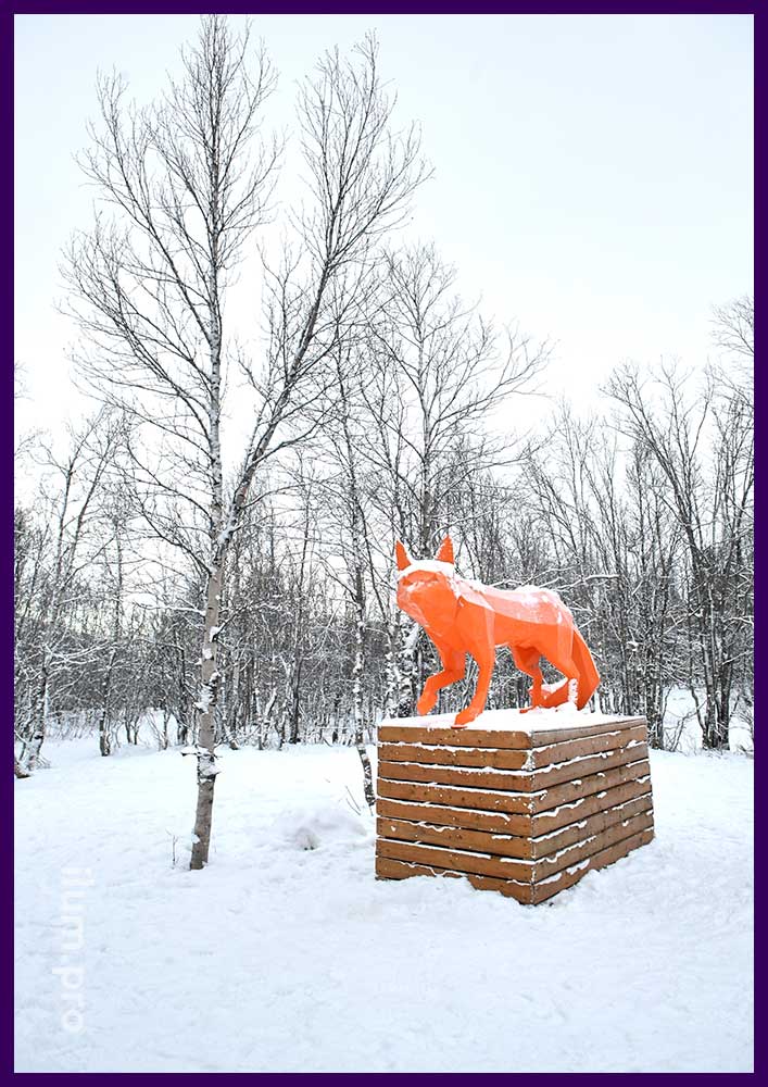 Украшение парка в Кировске металлическими скульптурами животных в полигональном стиле