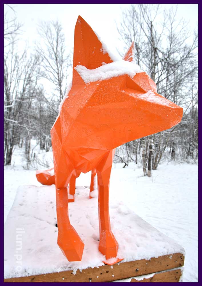 Лиса полигональная металлическая оранжевая - украшение парка стильными арт-объектами