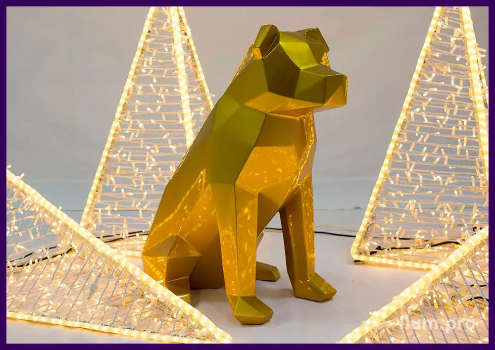 Необычное украшение интерьера полигональной скульптурой собаки из золотого металла