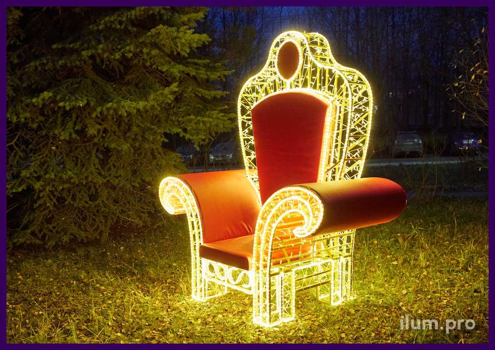 Новогодняя фотозона в виде трона Деда Мороза с гирляндами и дюралайтом на алюминиевом каркасе