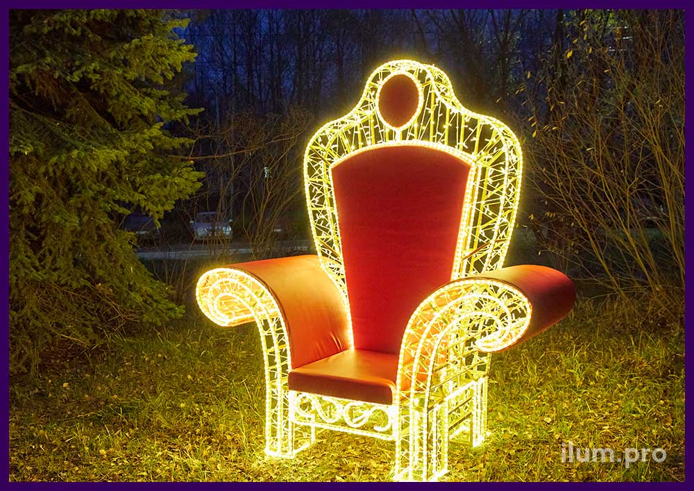 Новогодний трон для Деда Мороза с тёплыми гирляндами, нержавеющим каркасом и обивкой красного цвета