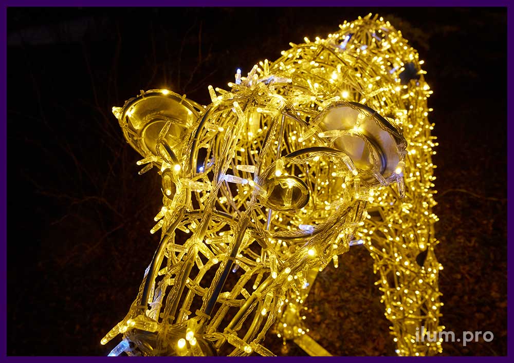 Новогодняя фигура светящегося медведя из прочного и лёгкого алюминиевого каркаса и гирлянд
