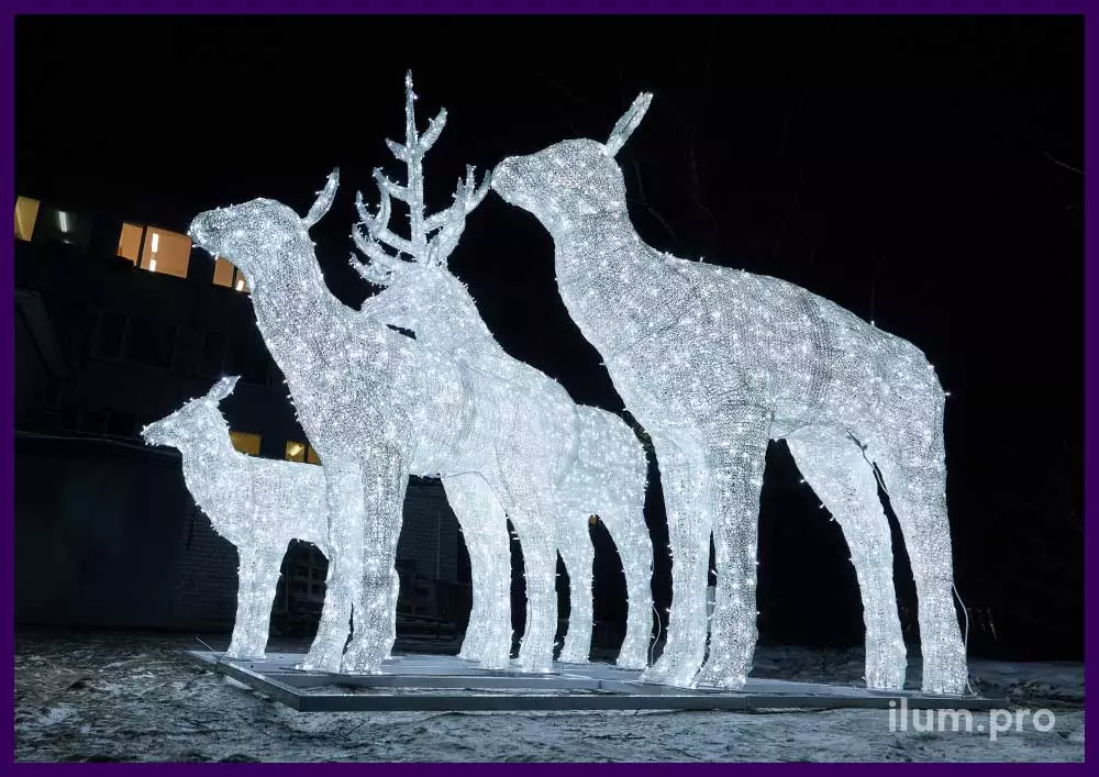 Декоративные фигуры оленей на Новый год - светящиеся декорации с сеткой ПВХ
