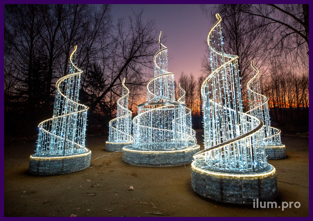 Спирали из гирлянд с алюминиевым каркасом на Новый год - уличные светодиодные фонтаны для декорирования территории