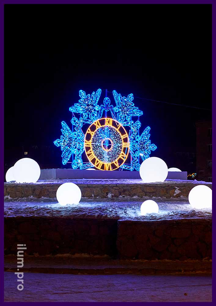 Новогодняя иллюминация в форме фотозоны снежинка-часы с гирляндами на металлическом каркасе