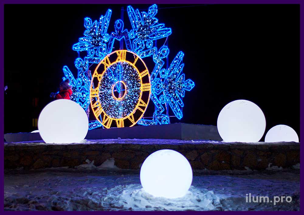 Фотозона с синей снежинкой-часами на Новый год, иллюминация для улицы