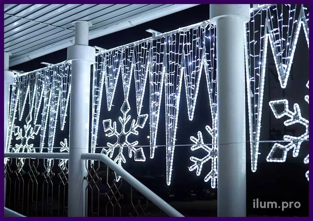 Консоли светодиодные новогодние для украшения входа в театр кукол в Железногорске