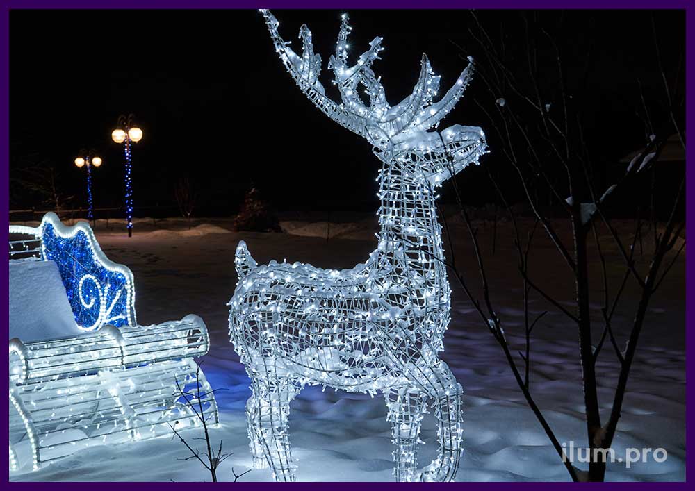 Сани и олень с гирляндами - новогодние декорации с подсветкой - иллюминацией в Апрелевке