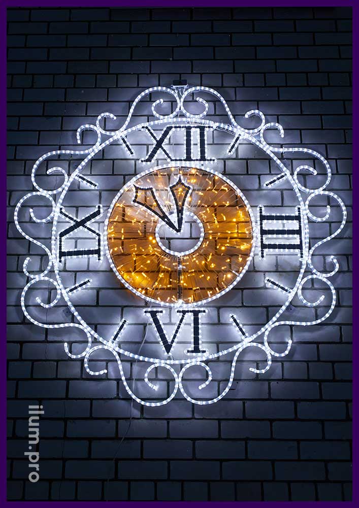 Часы с белым дюралайтом и тёплыми гирляндами для украшения фасада на Новый год
