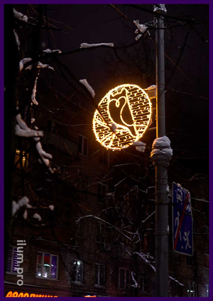 Новогодние световые консоли с совами из гирлянд и дюралайта в Великом Новгороде