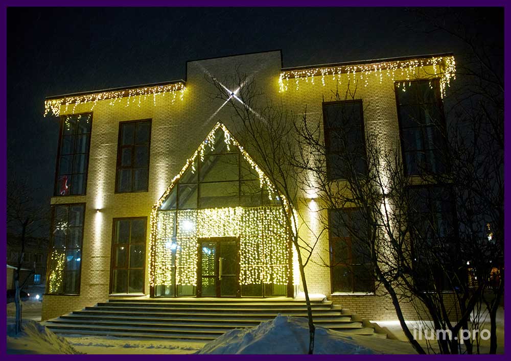 Подсветка офиса в Нарьян-Маре к Новому году светодиодными гирляндами