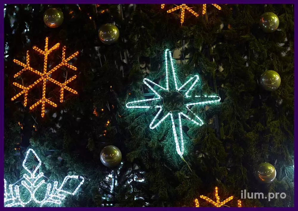 Яркие светодиодные декорации для уличной ёлки на Новый год - звёзды
