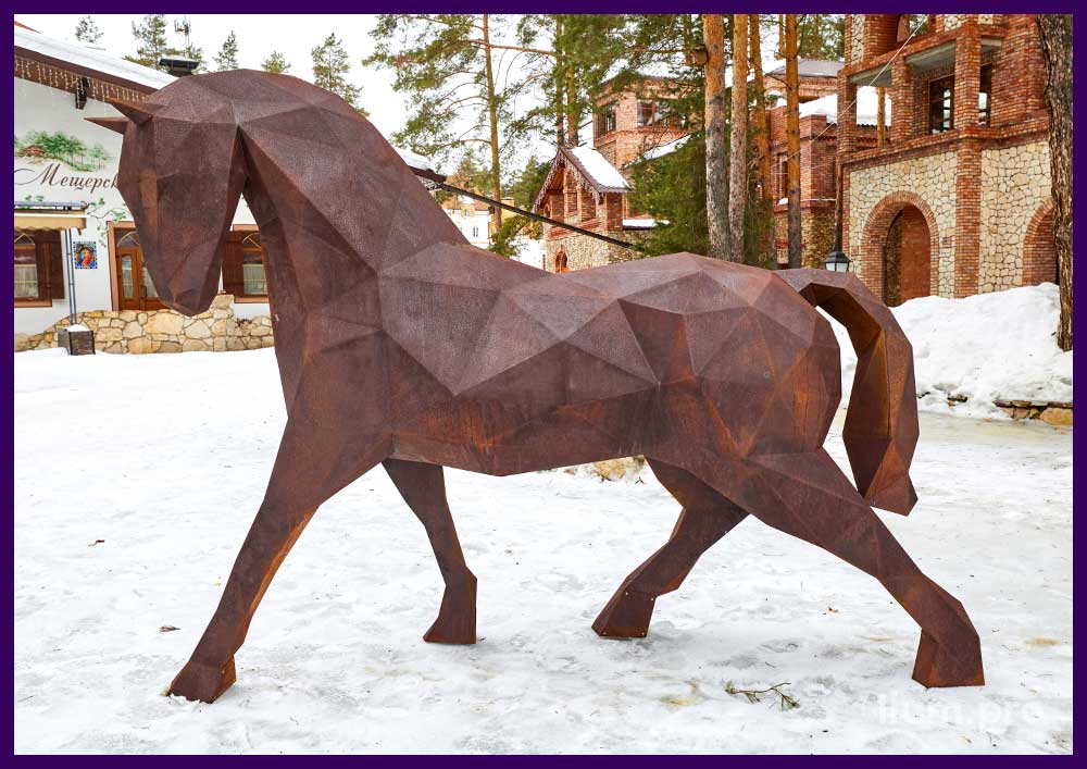 Конь полигональный металлический для украшения ландшафта