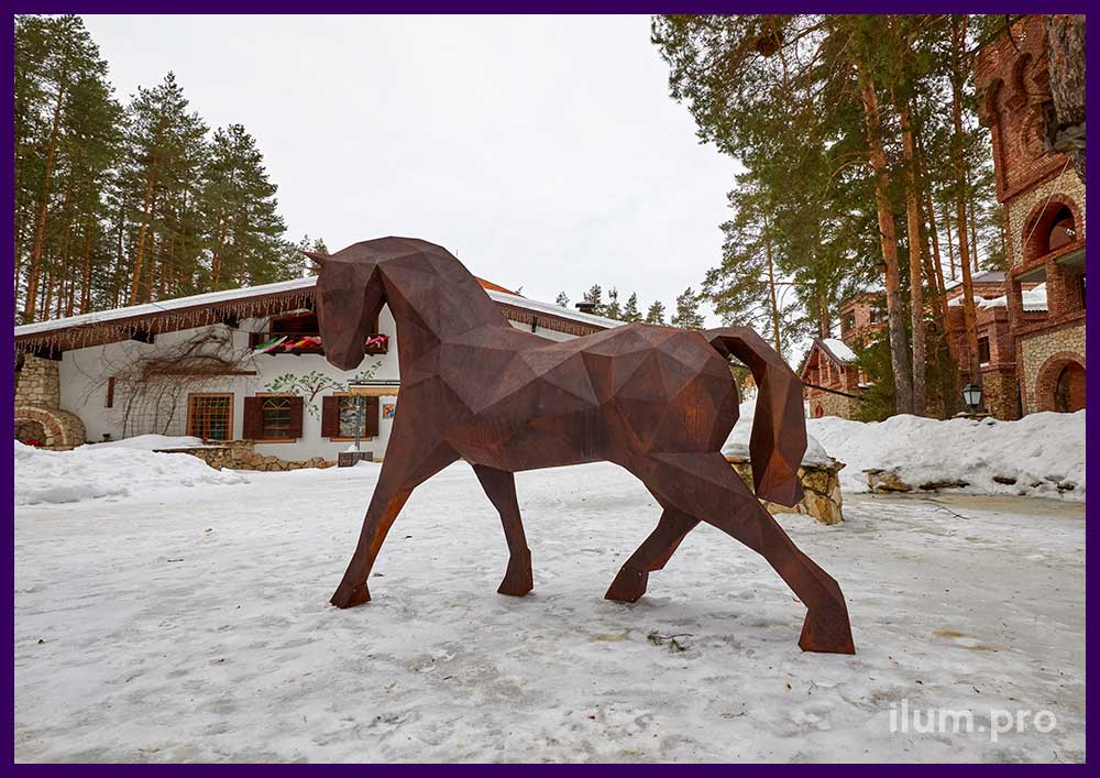 Конь полигональный металлический тёмно-коричневого цвета из ржавой кортеновской стали