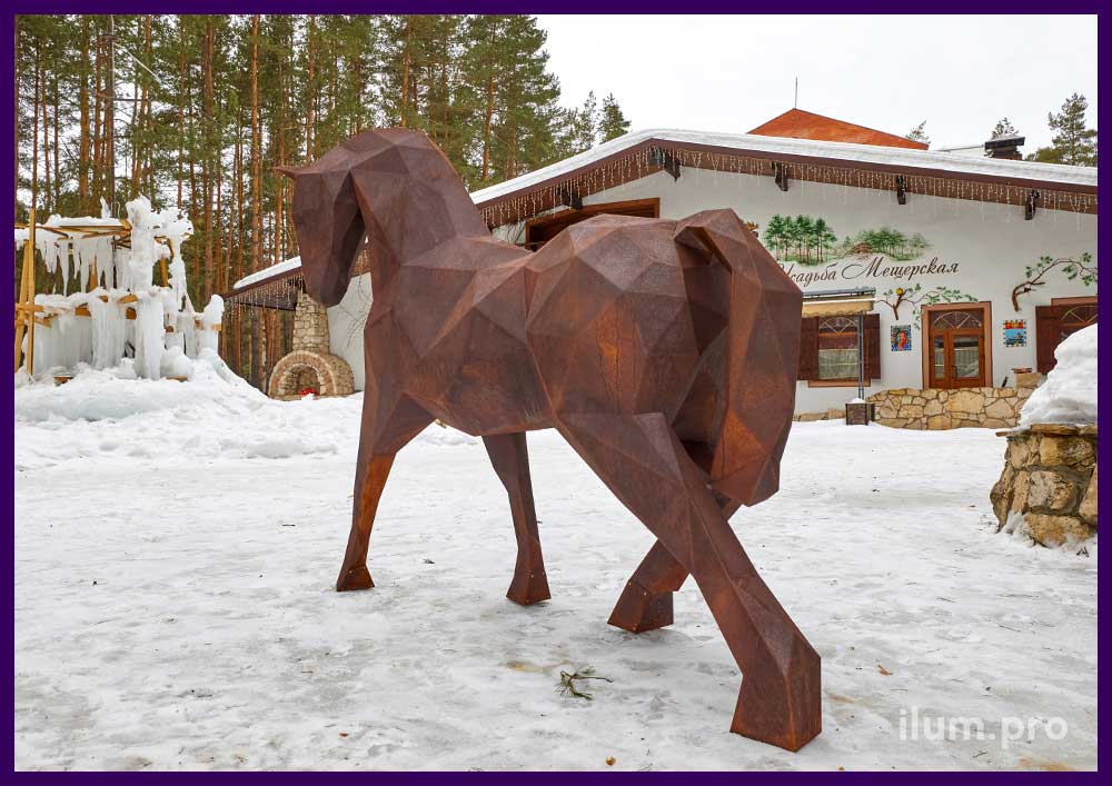 Металлическая скульптура лошади в полигональном стиле - арт-объект из кортена