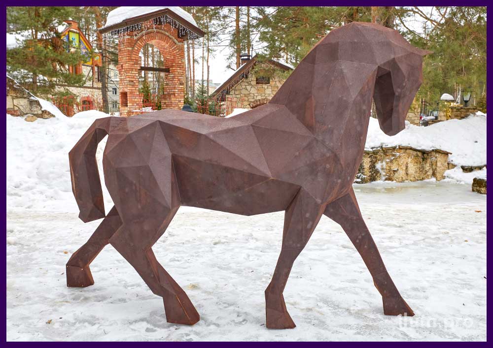 Металлическая полигональная лошадь из кортена для украшения сада в парк-отеле