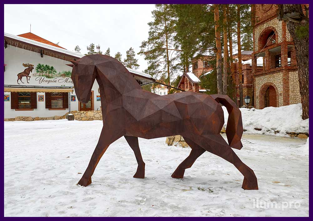 Лошадь полигональная металлическая для украшения ландшафта