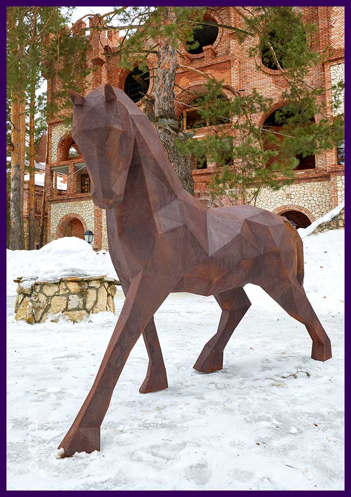 Полигональный конь высотой 2 метра - скульптура садово-парковая металлическая