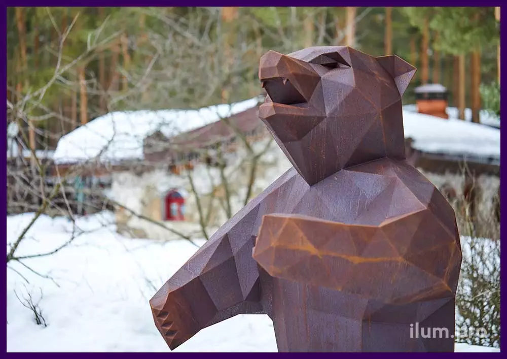 Металлический медведь из кортена - полигональные скульптуры для парков и скверов