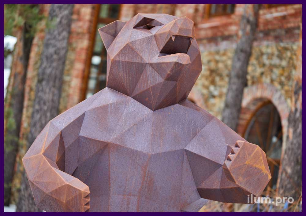 Медведь металлический полигональный с открытым ртом
