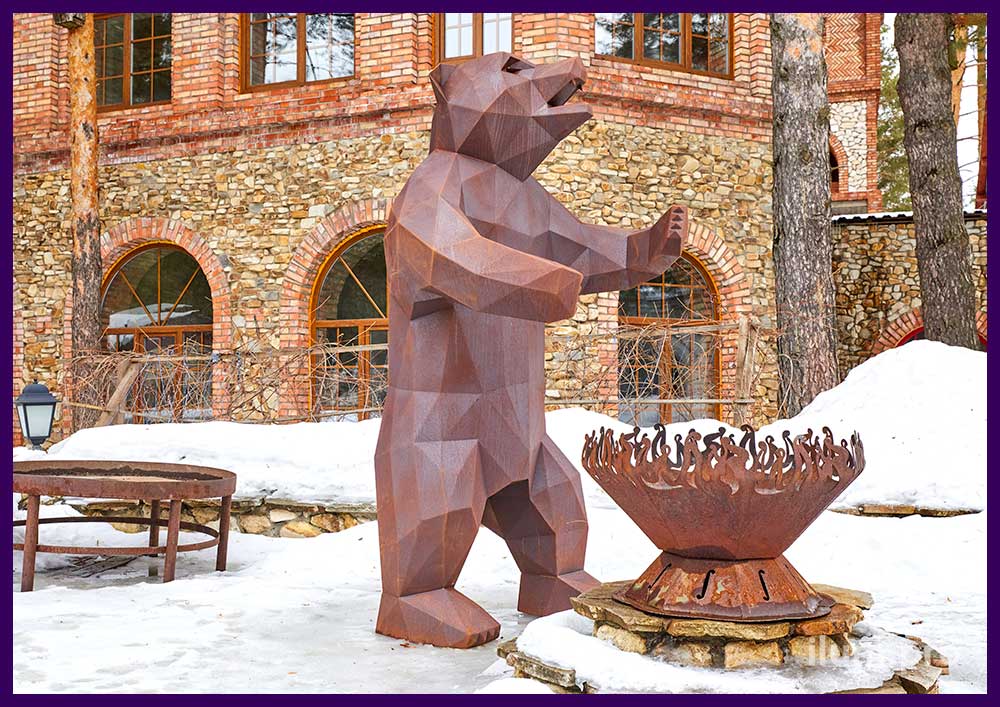Скульптура медведя гризли из ржавого металла в полигональном стиле - высота 2,5 метра