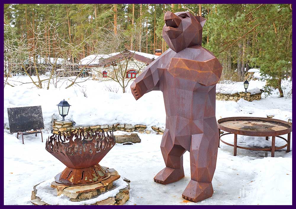 Благоустройство территории парк-отеля, установка полигональной скульптуры медведя