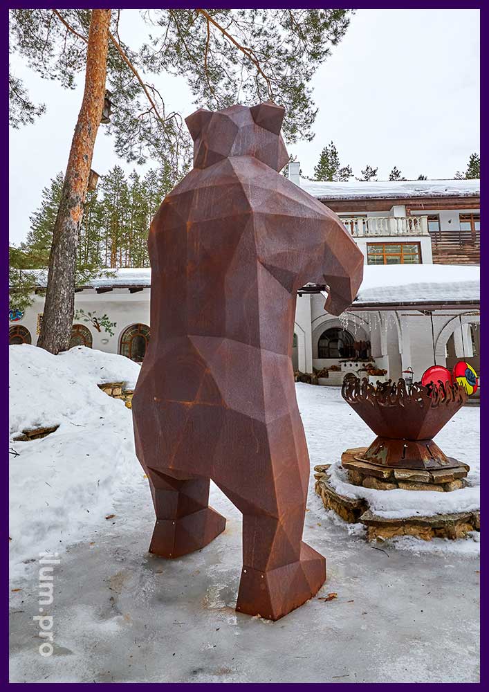 Металлический медведь в полигональном стиле из листовой стали толщиной 2 мм