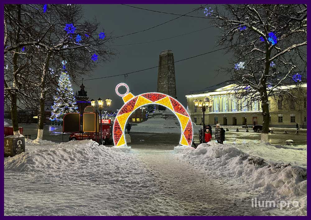 Арка с гирляндами и дюралайтом на тротуаре во Владимире на Новый год