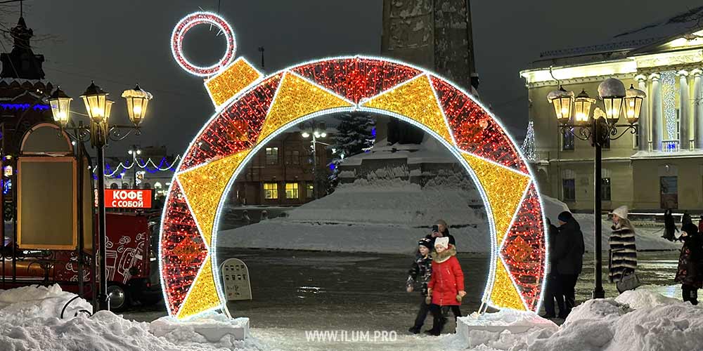 Арка «Новогоднее украшение» во Владимире на Соборной площади
