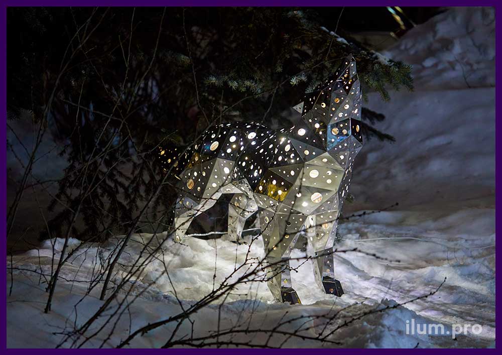 Волк полигональный светящийся - зеркальная скульптура из полированной нержавеющей стали