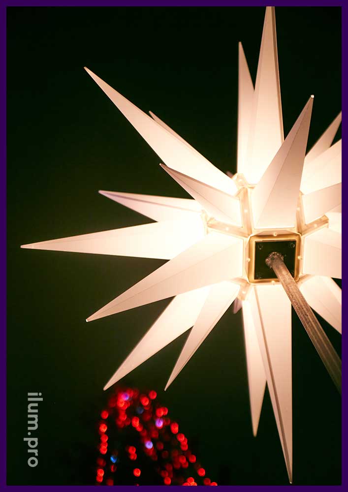 Звезда Гернгута - светящееся украшение для вертепа в католическом соборе на Малой Грузинской