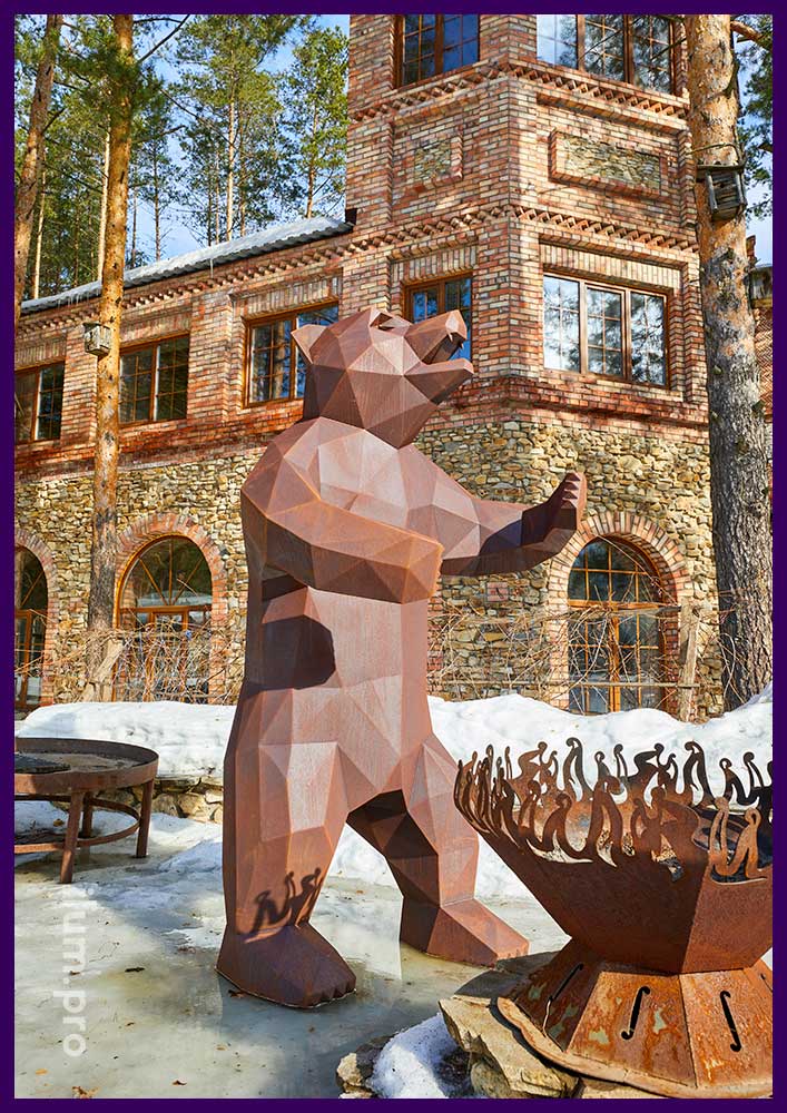 Благоустройство парка - установка полигональной скульптуры медведя из кортена