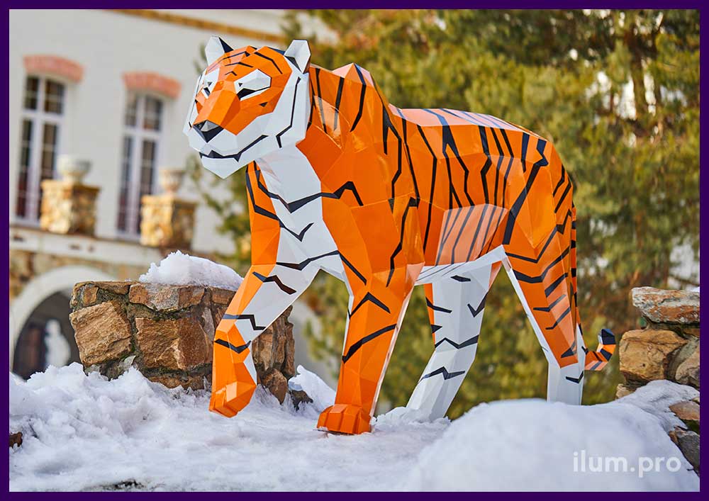 Тигр полигональный металлический - украшение территории парк-отеля скульптурами животных