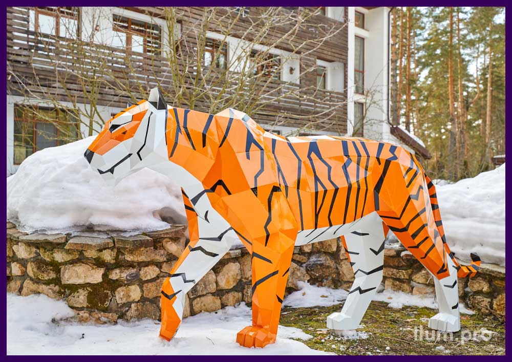 Тигр металлический, разноцветный в полигональном стиле для украшения территории