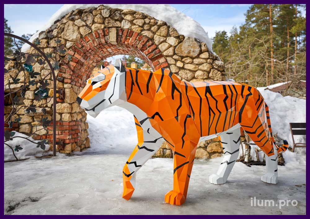 Тигр металлический - ландшафтная полигональная скульптура в форме животного