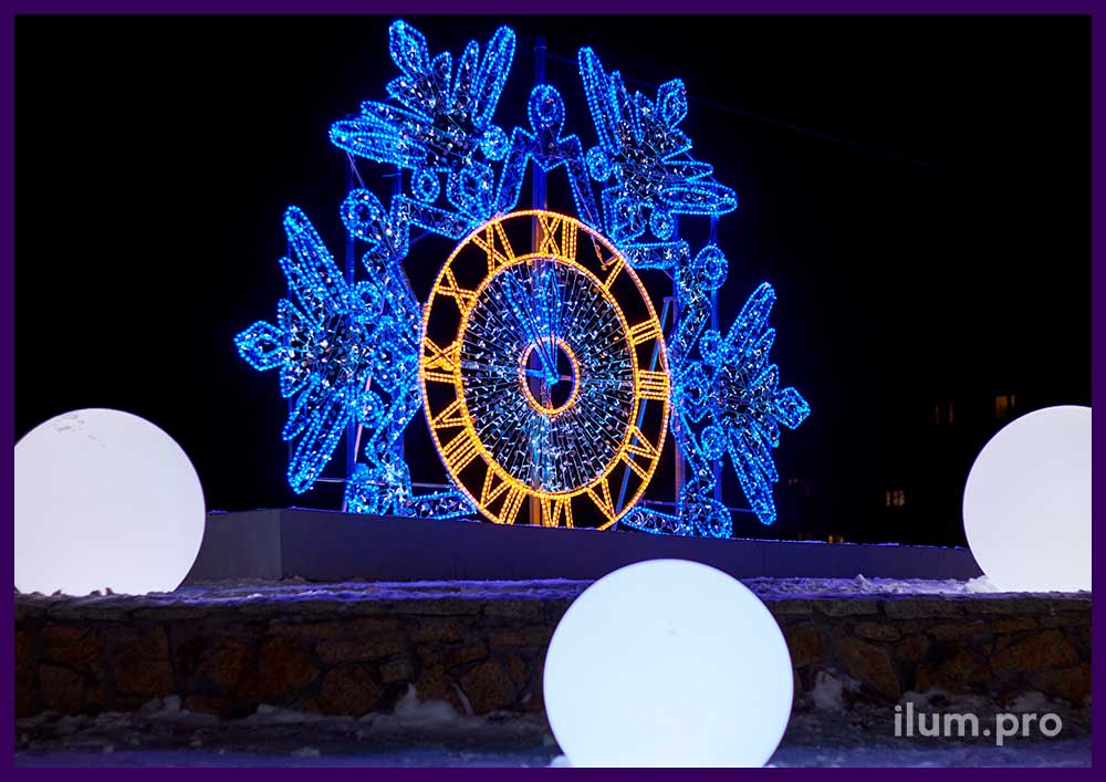 Фотозона в форме снежинки с часами из разноцветной иллюминации